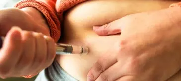 Switching from Wegovy to Mounjaro: two injection pens side by side, showing the transition between GLP-1 treatments